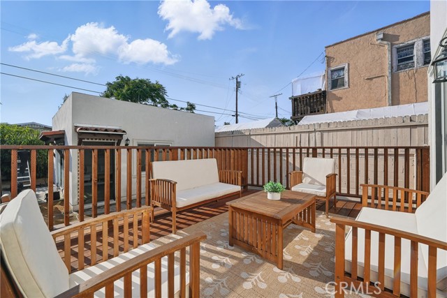 2111 S Bronson Ave, Los Angeles CA: https://media.crmls.org/medias/8fd8479f-0a0b-4d1f-9a47-d9963654152e.jpg