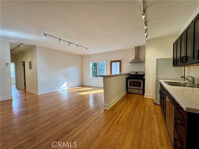 Detail Gallery Image 4 of 13 For 1216 N Kenmore Ave #3,  Los Angeles,  CA 90029 - 2 Beds | 1/1 Baths