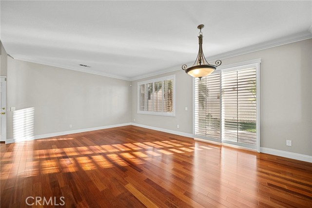 Detail Gallery Image 8 of 58 For 27641 Atlas Ln, Canyon Country,  CA 91351 - 4 Beds | 2/1 Baths