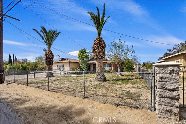 Detail Gallery Image 1 of 1 For 5465 Dodd St, Jurupa Valley,  CA 91752 - 4 Beds | 2 Baths