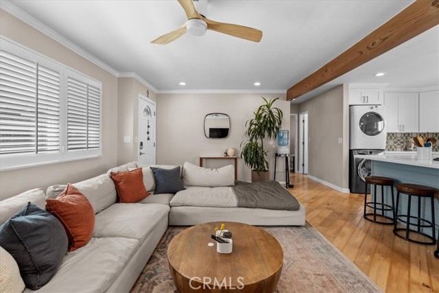 1906 Plant Avenue, Redondo Beach CA: https://media.crmls.org/medias/8fd99c91-90b9-4d4d-ad90-57ddd91b84f4.jpg