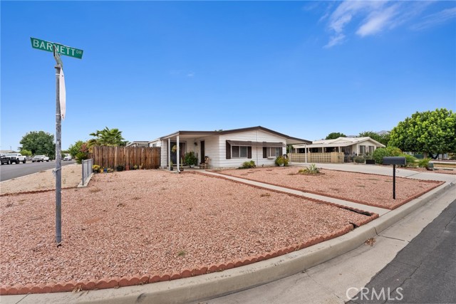 Detail Gallery Image 2 of 27 For 24925 Barnett Dr, Hemet,  CA 92544 - 2 Beds | 2 Baths