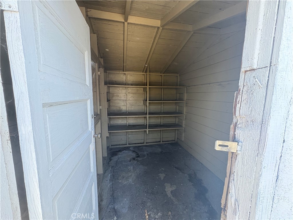 https://media.crmls.org/medias/8fd9d772-89b1-4596-9555-fffe61e04ba9.jpg?preset=X-Large