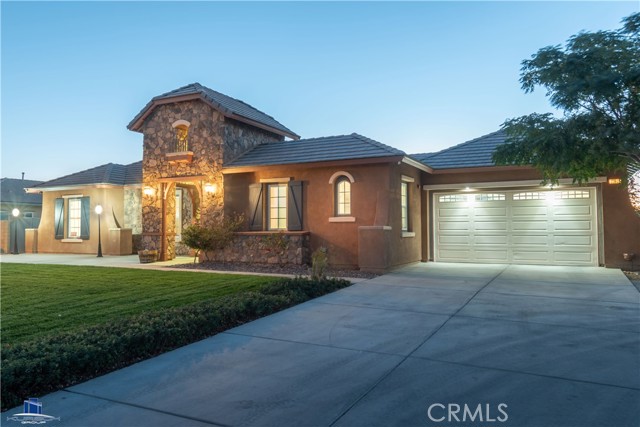 Detail Gallery Image 2 of 38 For 12948 Hyperion Ln, Apple Valley,  CA 92308 - 5 Beds | 3/1 Baths