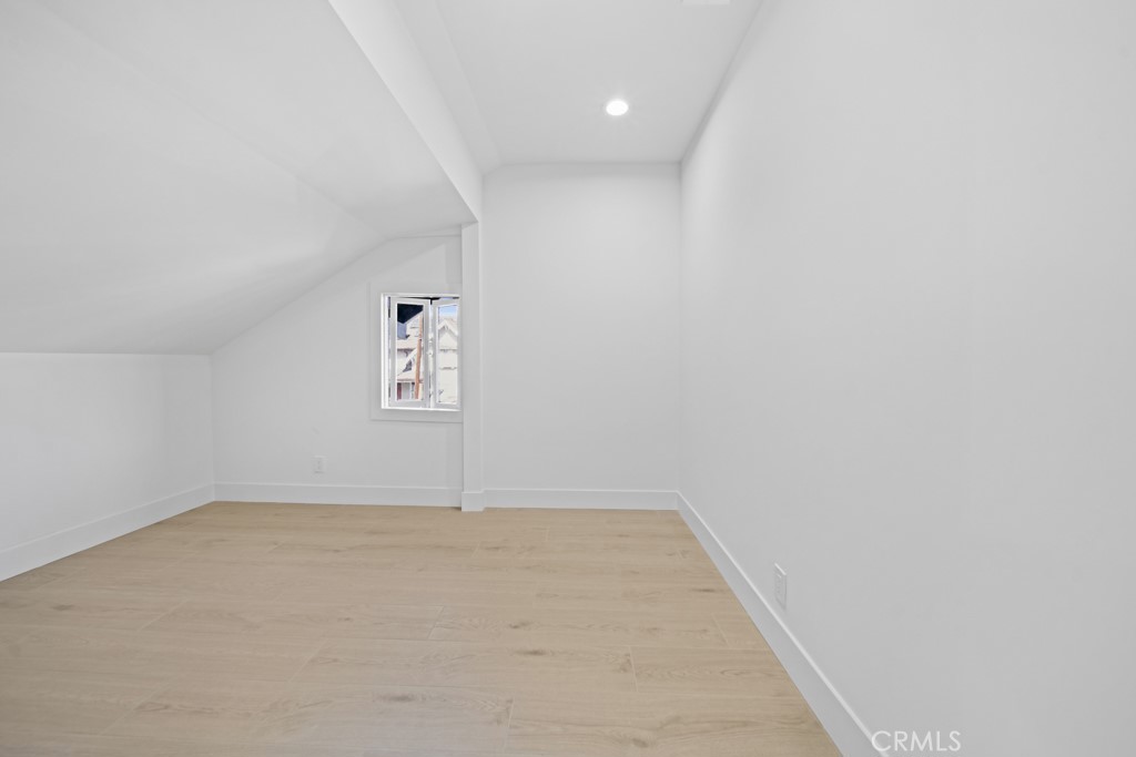 https://media.crmls.org/medias/8fdafef5-611c-4047-aab8-42c4fcccec5a.jpg?preset=X-Large