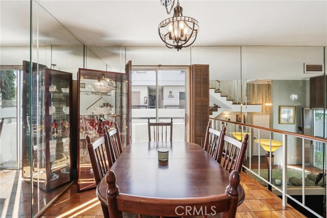 Detail Gallery Image 34 of 37 For 12390 Chandler Bld #J,  Valley Village,  CA 91607 - 3 Beds | 2/1 Baths