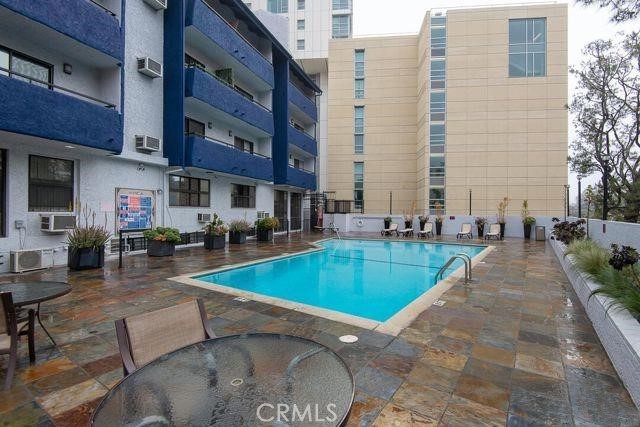 Detail Gallery Image 10 of 16 For 10982 Roebling Ave #464,  Los Angeles,  CA 90024 - 2 Beds | 2 Baths