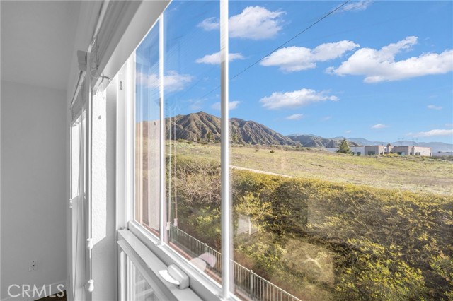 16710 Nicklaus Drive, Sylmar CA: https://media.crmls.org/medias/8fe06078-9be3-407e-875b-2e5caa36b236.jpg