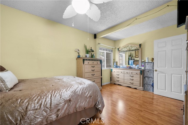 178 E 49th Street, Los Angeles CA: https://media.crmls.org/medias/8fe14505-f8eb-4cb1-bdae-ee9977fd8227.jpg