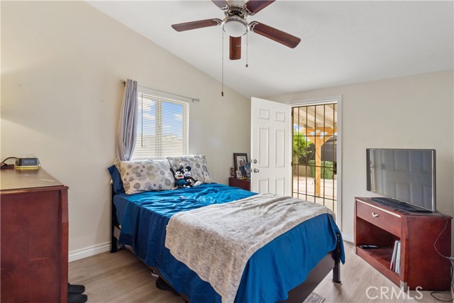 Detail Gallery Image 8 of 19 For 12736 Foothill Bld, Sylmar,  CA 91342 - 3 Beds | 2 Baths