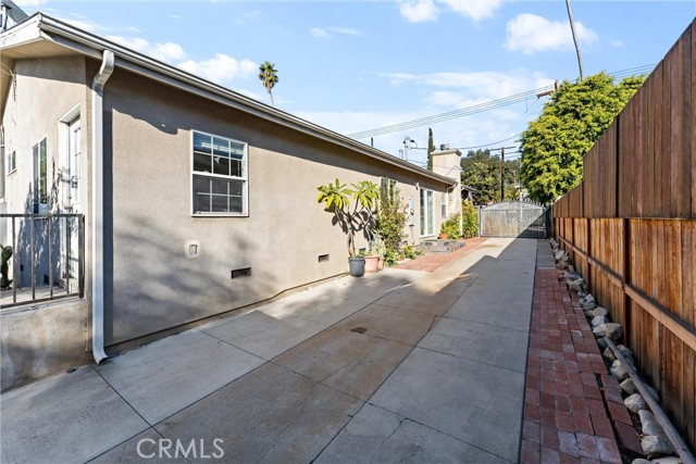 Detail Gallery Image 21 of 25 For 572 W Montana St, Pasadena,  CA 91103 - 4 Beds | 2 Baths