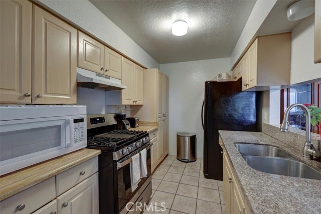 Detail Gallery Image 14 of 22 For 13927 Parkway Dr #65,  Garden Grove,  CA 92843 - 4 Beds | 2 Baths