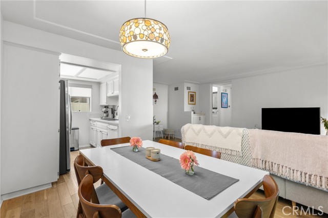 Detail Gallery Image 4 of 18 For 4859 Coldwater Canyon Ave #4,  Sherman Oaks,  CA 91423 - 2 Beds | 2 Baths