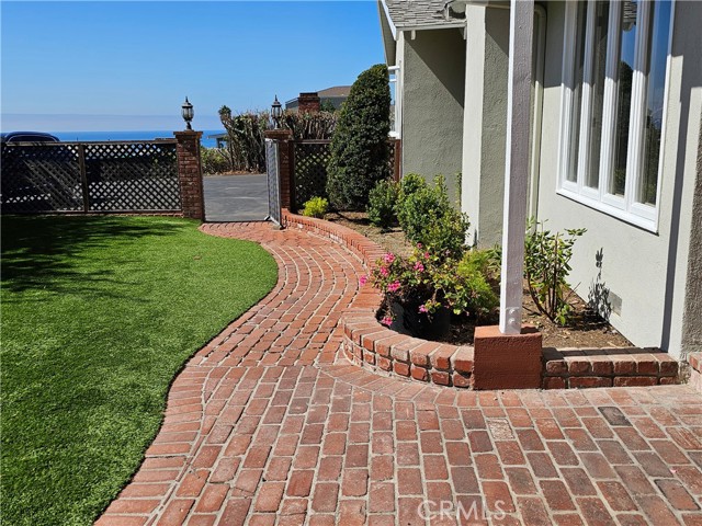 Detail Gallery Image 18 of 36 For 31018 Aliso Cir, Laguna Beach,  CA 92651 - 4 Beds | 2/1 Baths