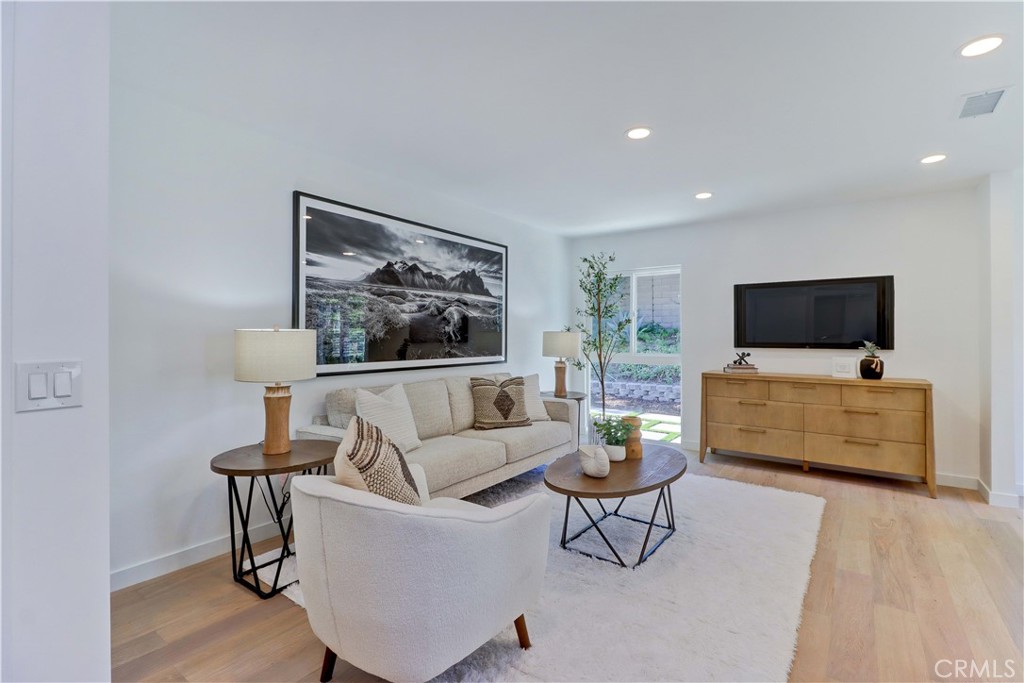 MLS #OC25250919 image #19