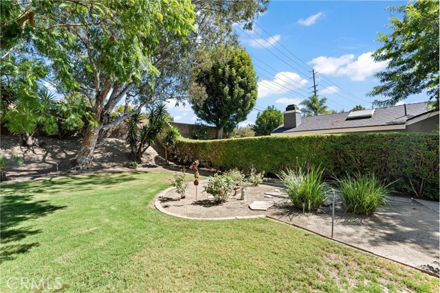 6316 E Woodsboro Avenue, Anaheim Hills CA: https://media.crmls.org/medias/8fe271c1-2335-4d8a-bde8-6be168521648.jpg