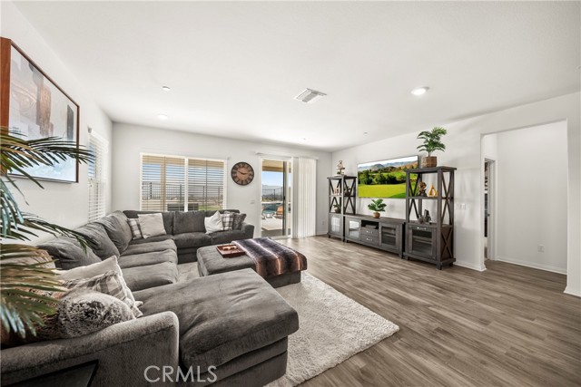 Detail Gallery Image 16 of 52 For 45105 Quicksilver, Lake Elsinore,  CA 92532 - 4 Beds | 2 Baths