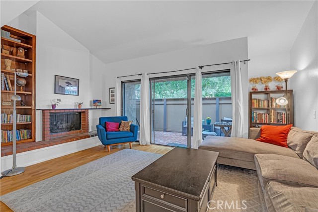 Detail Gallery Image 6 of 52 For 267 Linwood Ave #D,  Monrovia,  CA 91016 - 2 Beds | 2/1 Baths