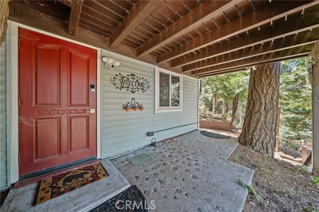 Detail Gallery Image 3 of 39 For 535 Sunderland Ct, Lake Arrowhead,  CA 92352 - 3 Beds | 2 Baths