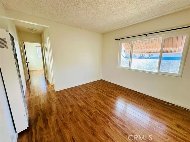 Detail Gallery Image 4 of 9 For 933 N Alameda Ave #6,  Azusa,  CA 91702 - 2 Beds | 1 Baths