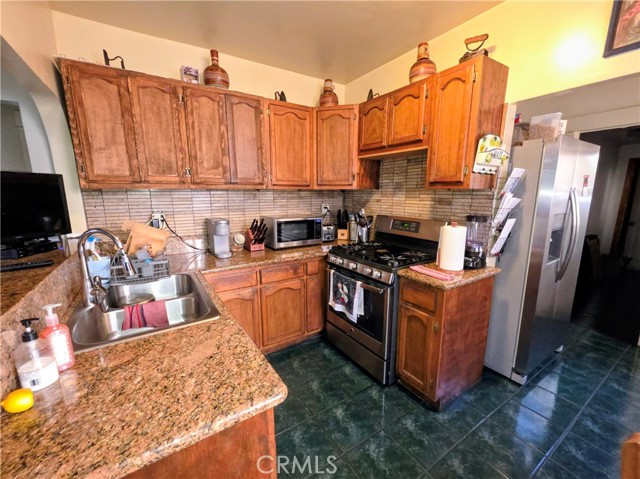 5323 Latham, Los Angeles CA: https://media.crmls.org/medias/8fe4ef82-0709-4d44-88a8-5484a6a5913f.jpg