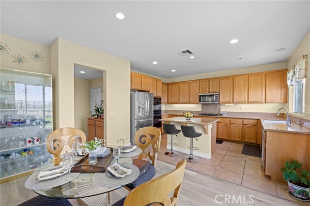 Detail Gallery Image 11 of 57 For 31920 Cedarhill, Lake Elsinore,  CA 92532 - 5 Beds | 3/1 Baths