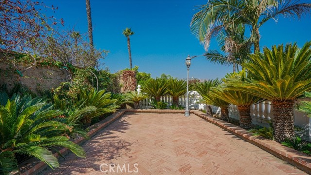 Detail Gallery Image 8 of 71 For 12683 Palm View Way, Riverside,  CA 92503 - 5 Beds | 3 Baths