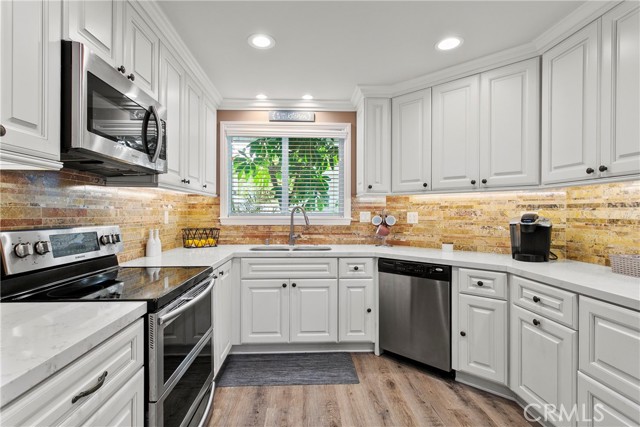 Detail Gallery Image 11 of 33 For 5 Robin Hill Ln, Laguna Hills,  CA 92653 - 3 Beds | 2/1 Baths