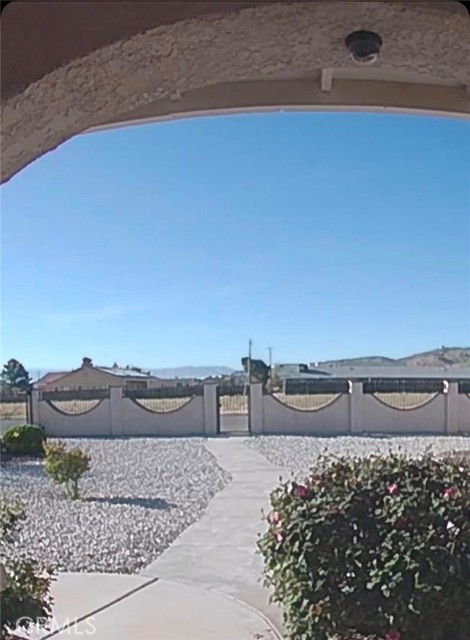 15542 Kiamichi, Apple Valley CA: https://media.crmls.org/medias/8fe7b4b1-8093-43eb-a24c-70982495053e.jpg