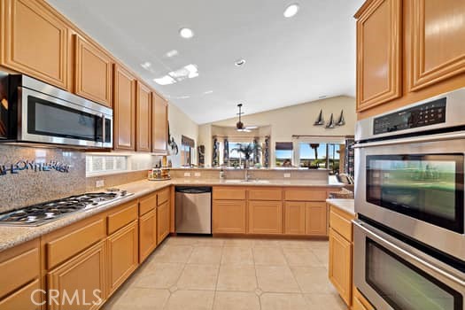 Detail Gallery Image 16 of 38 For 2710 Colorado River, Blythe,  CA 92225 - 3 Beds | 2 Baths