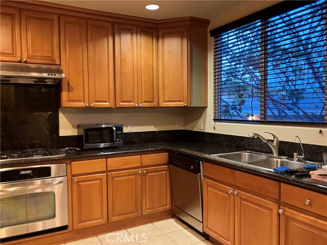 Detail Gallery Image 7 of 23 For 128 E Broadway #I,  San Gabriel,  CA 91776 - 3 Beds | 3 Baths