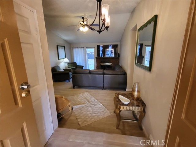 Detail Gallery Image 5 of 8 For 44025 Glenraven, Lancaster,  CA 93535 - 3 Beds | 2 Baths