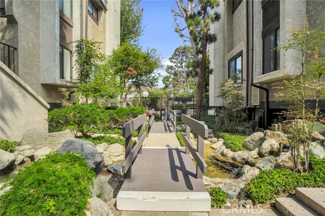 8675 Falmouth Avenue, Playa del Rey CA: https://media.crmls.org/medias/8fe9bc6c-e471-4c28-9973-860d103393b8.jpg