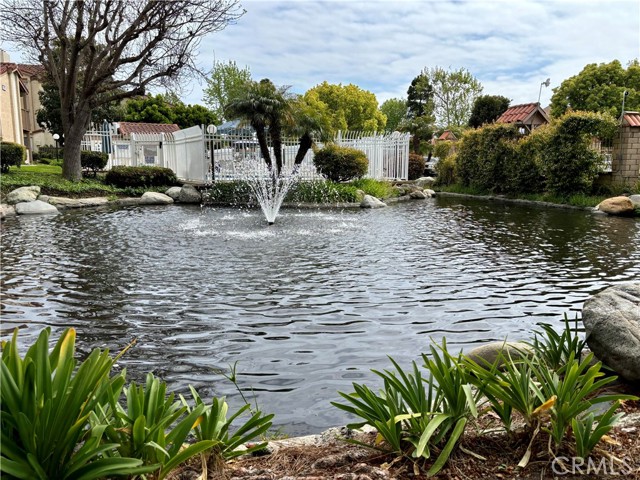 16521 Grunion Lane, Huntington Beach CA: https://media.crmls.org/medias/8fe9cf1c-784b-468e-bd79-330fa23e278c.jpg