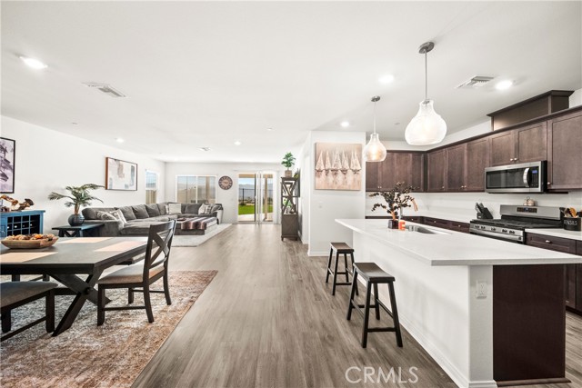 Detail Gallery Image 11 of 52 For 45105 Quicksilver, Lake Elsinore,  CA 92532 - 4 Beds | 2 Baths