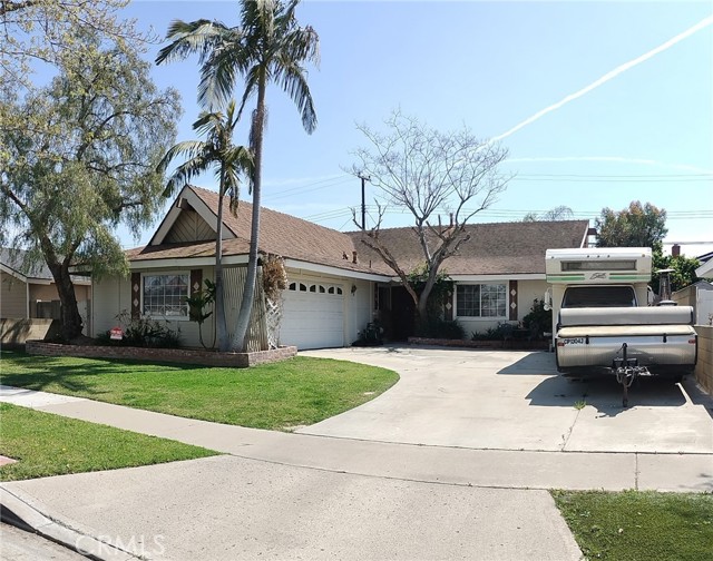 Detail Gallery Image 1 of 13 For 5062 Tripoli Ave, Los Alamitos,  CA 90720 - 4 Beds | 2 Baths