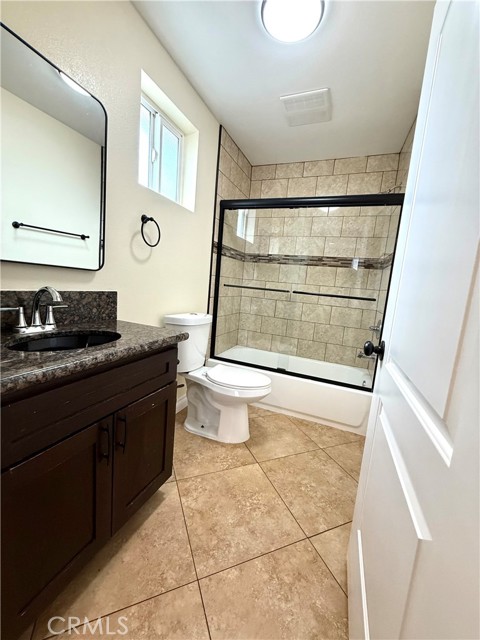 645 E 78th Street, Los Angeles CA: https://media.crmls.org/medias/8feb0541-054b-41c6-88ca-0af867b64a43.jpg
