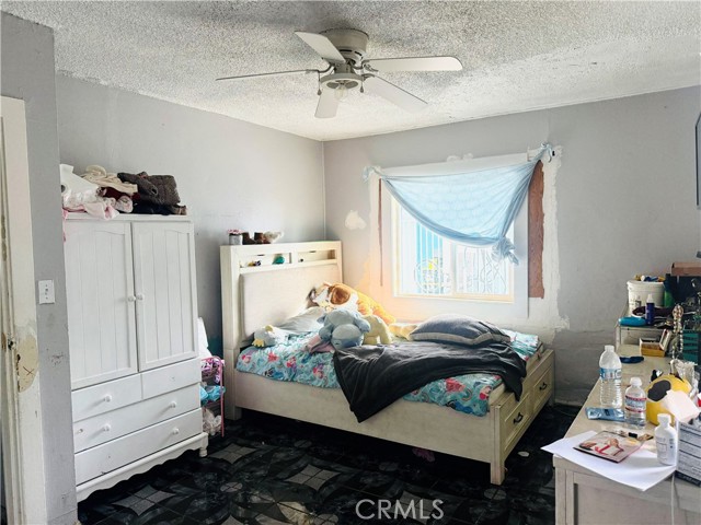 Detail Gallery Image 13 of 20 For 10712 Sherman, Sun Valley,  CA 91352 - 4 Beds | 2 Baths