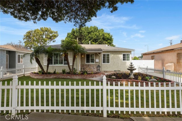 2871 Adriatic Avenue, Long Beach CA: https://media.crmls.org/medias/8fec3215-040f-44bc-9b2f-f044bcf31568.jpg