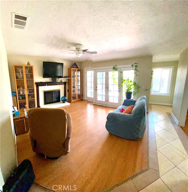 526 W Avenue J5, Lancaster CA: https://media.crmls.org/medias/8fec4fbc-0813-443e-8b86-6b96fca4526d.jpg