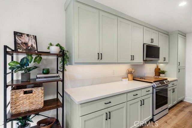 1196 Landsburn Circle, Westlake Village CA: https://media.crmls.org/medias/8fef329d-099f-4e57-88f7-1ae4b7d19b31.jpg