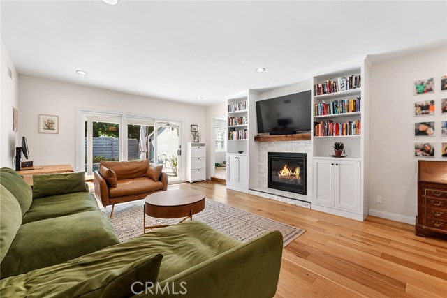 Detail Gallery Image 9 of 46 For 23642 Oxnard St, Woodland Hills,  CA 91367 - 3 Beds | 3 Baths
