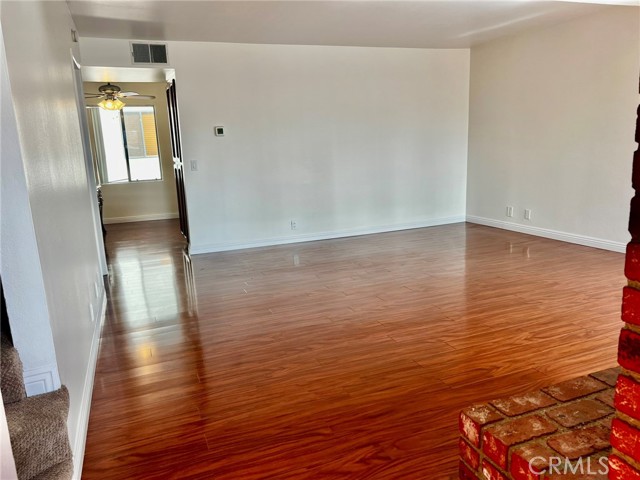 Detail Gallery Image 9 of 40 For 19451 Sherman Way #501,  Reseda,  CA 91335 - 3 Beds | 2/1 Baths