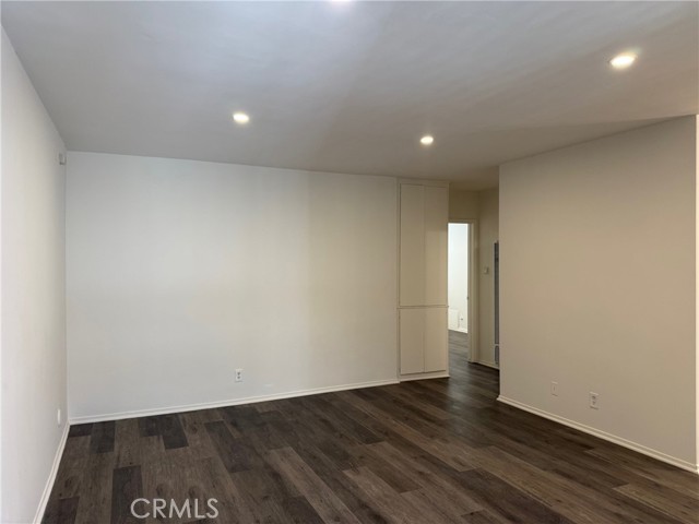 943 N Louise Street, Glendale CA: https://media.crmls.org/medias/8fefbd0e-681f-4d15-ba3b-0eef9bbf94d9.jpg