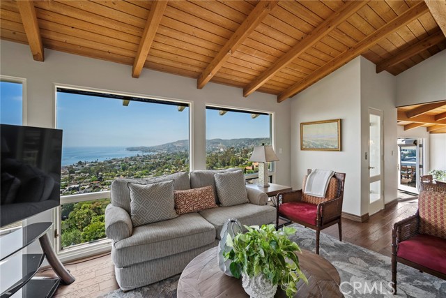 Detail Gallery Image 20 of 56 For 2108 Crestview Dr, Laguna Beach,  CA 92651 - 3 Beds | 2 Baths