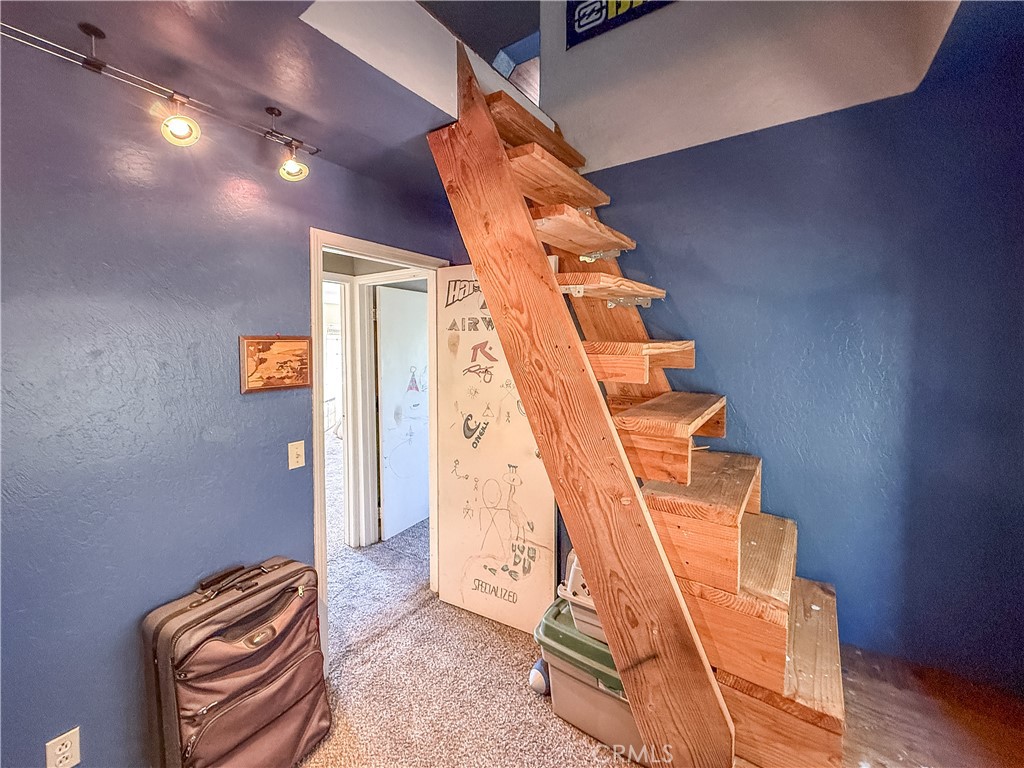 https://media.crmls.org/medias/8ff00f07-b477-43a3-a038-15d1411a4676.jpg?preset=X-Large