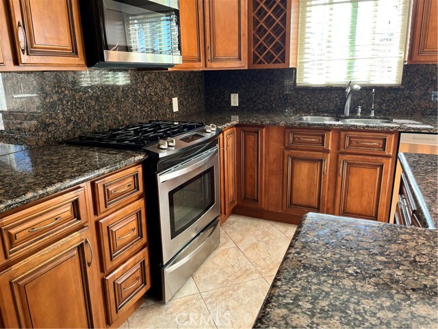 Detail Gallery Image 13 of 25 For 135 Flower #B,  Costa Mesa,  CA 92627 - 2 Beds | 2 Baths