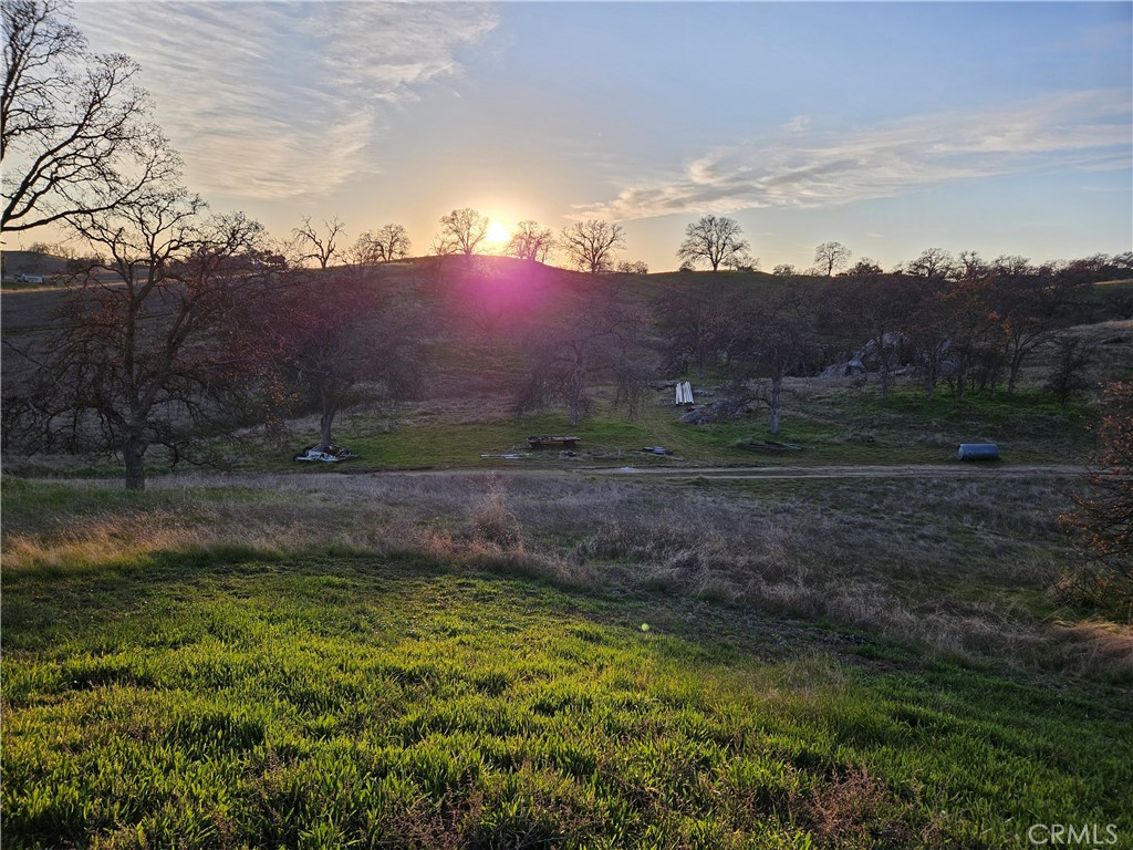 https://media.crmls.org/medias/8ff157de-bbad-4cc2-b29d-342e3c9cff55.jpg?preset=X-Large