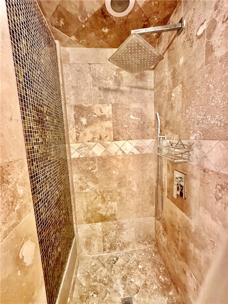 https://media.crmls.org/medias/8ff22ce4-cc53-4f12-be82-b7ec26873c1d.jpg?preset=X-Large