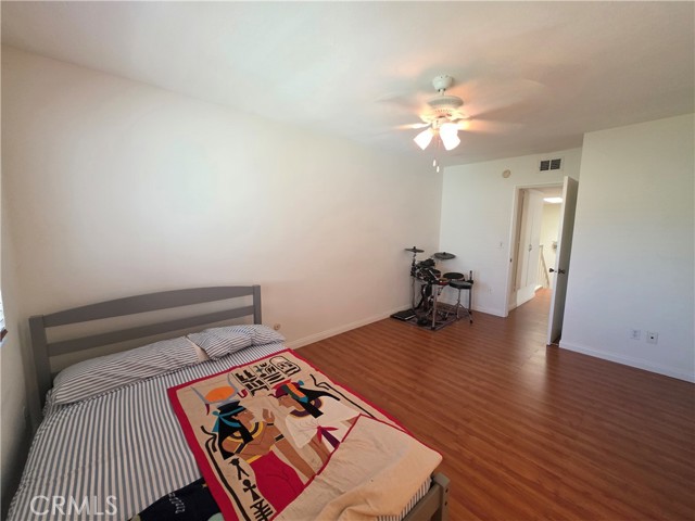 Detail Gallery Image 13 of 27 For 13963 Riverside, Sherman Oaks,  CA 91423 - 2 Beds | 2/1 Baths